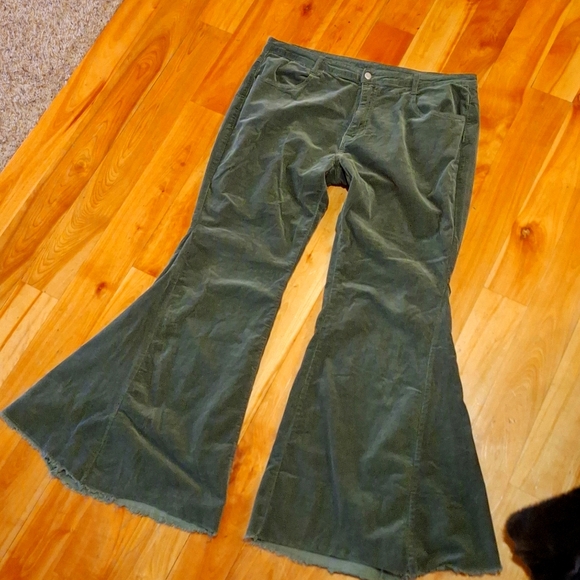 Saints and Hearts extreme flare bell bottom corduroy pants green 2X - Picture 2 of 10